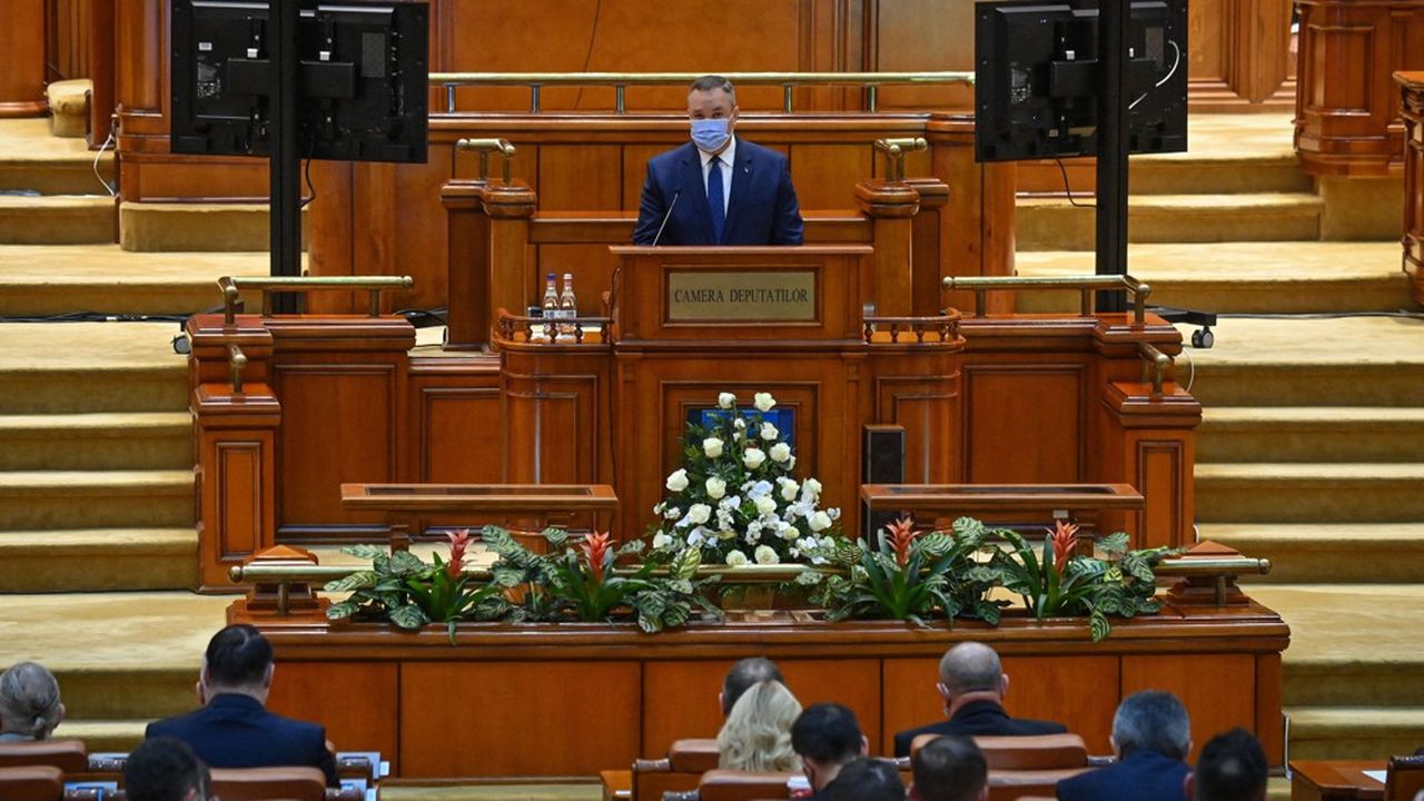 Nicolae Ciuca s'est adressé au Parlement roumain jeudi avant d'être élu nouveau premier ministre du pays.