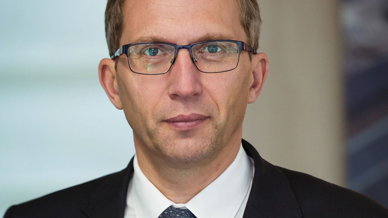 Henri Poupart-Lafarge, 52 ans, a rejoint Alstom en 1998, où il a occupé plusieurs postes avant d'être nommé PDG le 1er février 2016.