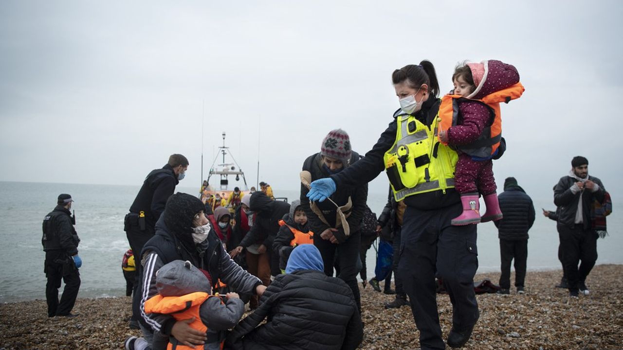 Des traversées illégales dans la Manche auraient concerné plus de 25.000 personnes depuis le début de l'année, un chiffre record.