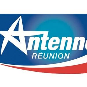 Antenne Réunion bat des records d'audience mais souffre de la concurrence avec les plates-formes de diffusion.