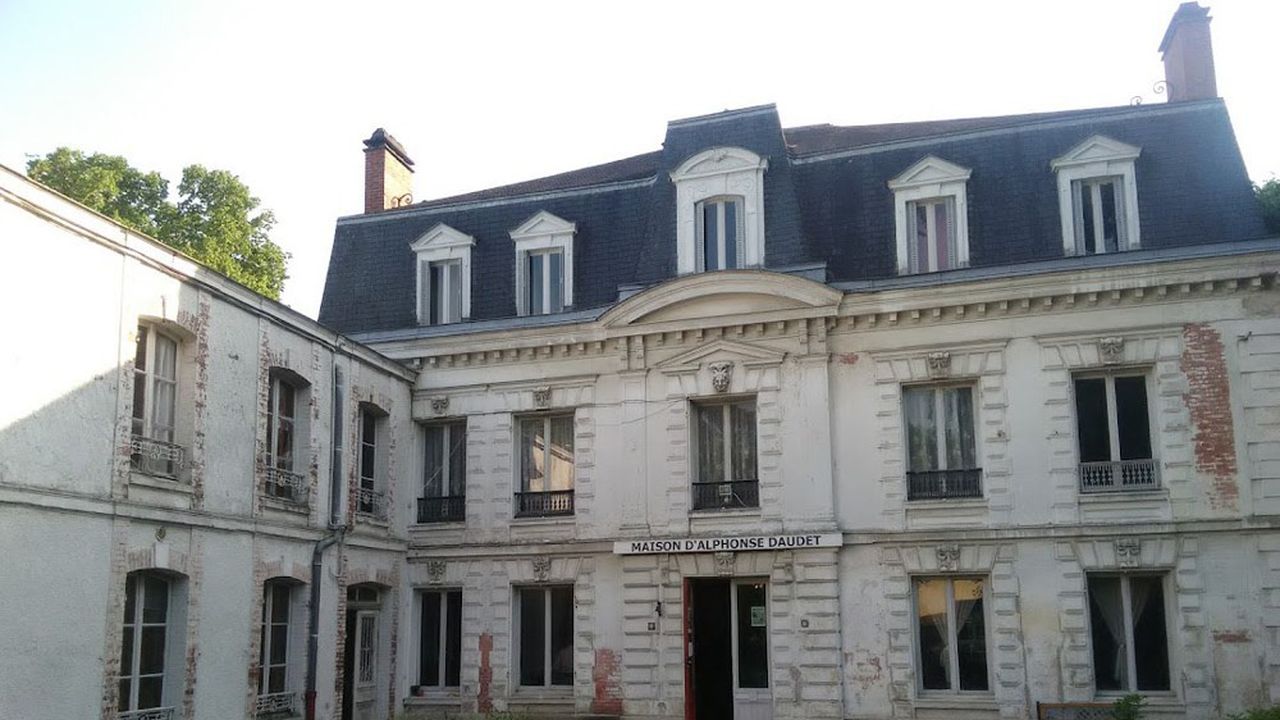 La demeure de l'auteur des « Lettres de mon moulin » à Draveil est un ensemble datant des années 1830.