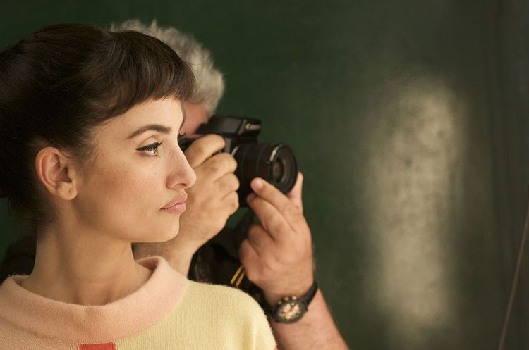 Avec «Madres Paralelas», Penélope Cruz retrouve Almodovar pour la 7e fois depuis 1997 et « En chair et en os». .