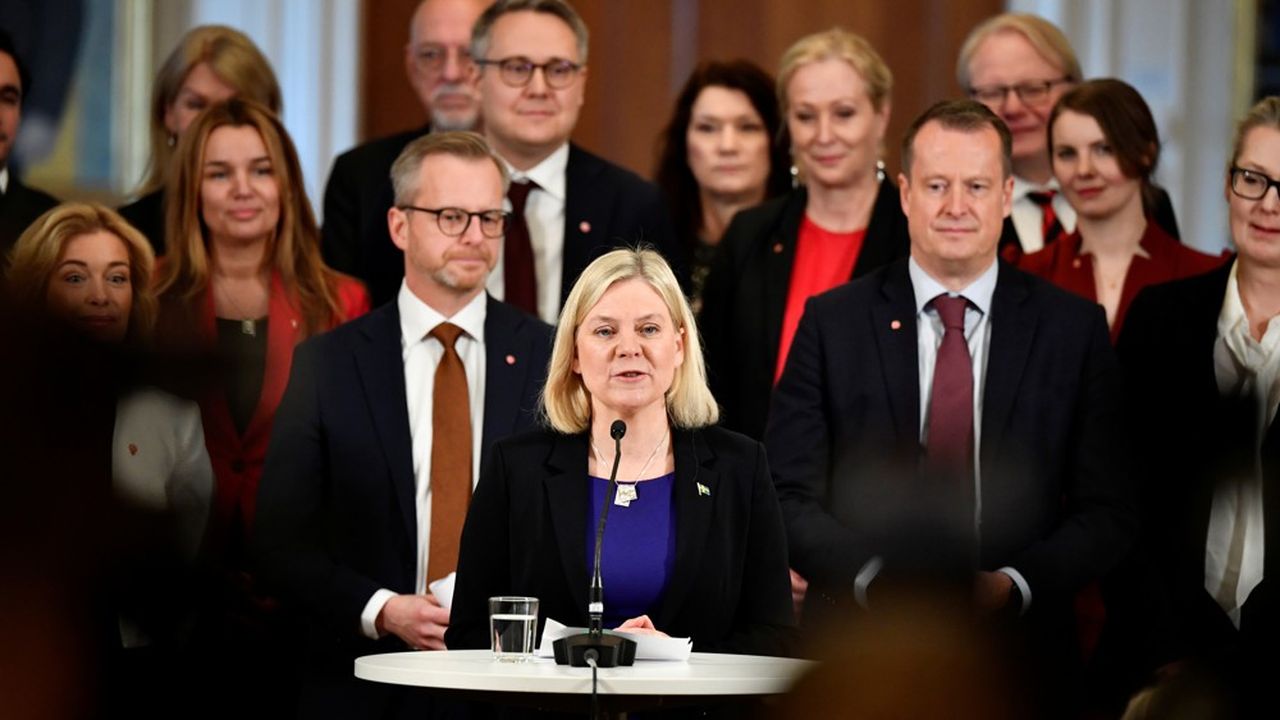 La nouvelle Première ministre de Suède présente son équipe gouvernementale.