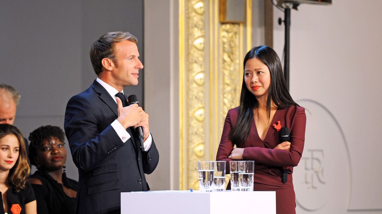 Kat Borlongan aux côtés d'Emmanuel Macron, lorsqu'elle était directrice de la Mission French Tech.