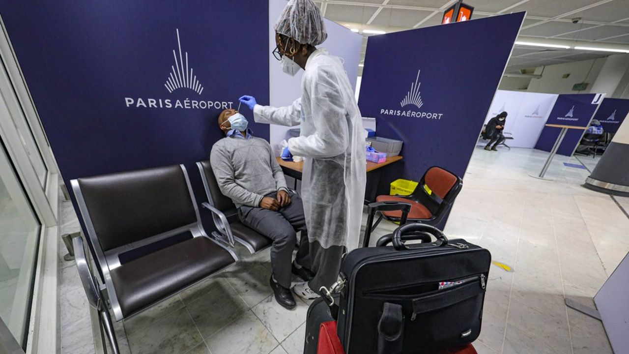 La France va imposer un test de dépistage négatif au coronavirus pour tout voyageur, vacciné ou non vacciné, provenant de pays extérieurs à l'Union européenne.