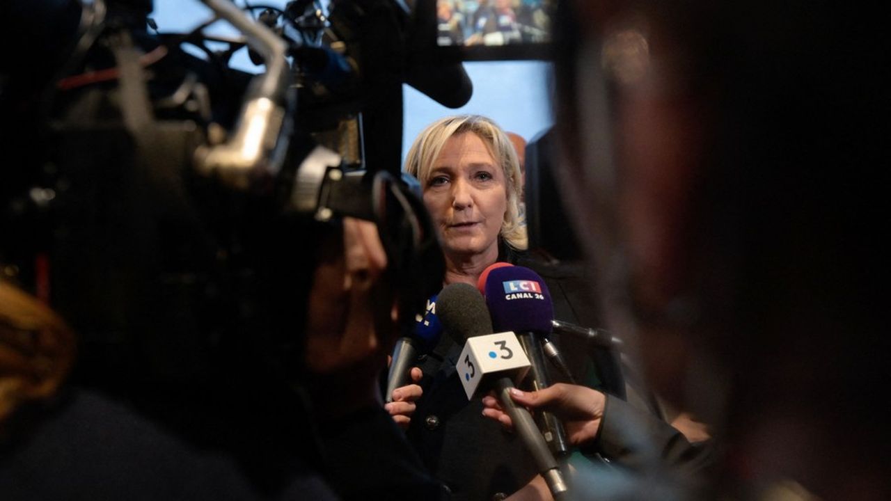 L'IFF rapporterait 3,4 milliards d'euros contre 1,7 à 2 milliards d'euros pour l'actuel IFI et toucherait 250.000 personnes, selon Marine Le Pen, la candidate d'extrême-droite.