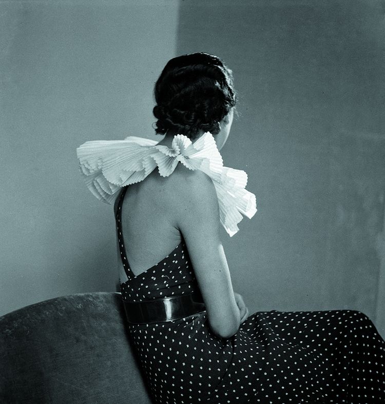 Robe du soir de Jeanne Lanvin (1934), incarnation de l'élégance à la française dans les années 1930.