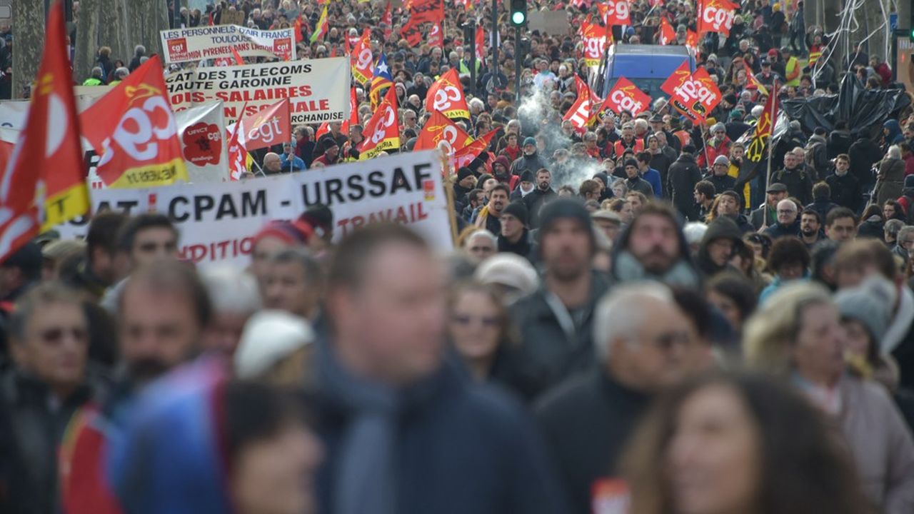 Entre 806.000 manifestants selon la police et 1,5 million selon la CGT ont défilé en France lors de la première journée d'action sur les retraites, le 5 décembre 2019. Les suivantes sont allées decrescendo.