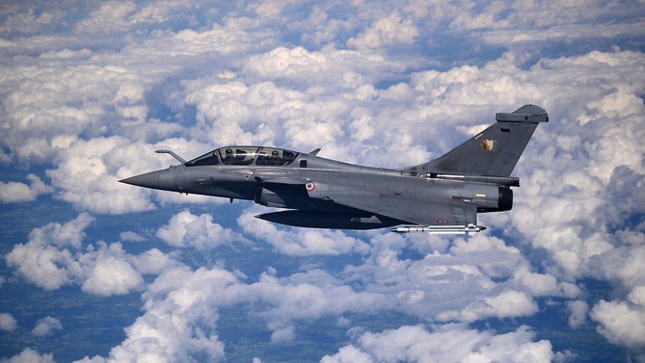 Les Emirats arabes unis, traditionnel client de Dassault, confirment leur lien avec Paris en commandant 80 avions de chasse Rafale.