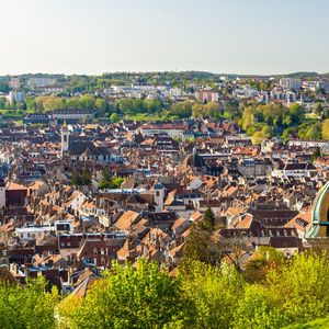 Malgré ses atouts touristiques, la ville de Besançon ne figure pas parmi les destinations prisées sur les plates-formes de réservation en ligne.