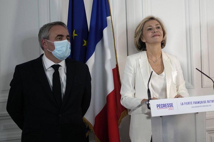 « Nous gagnerons unis. Nous gouvernerons unis », a promis Valérie Pécresse, lors de son allocution jeudi après-midi. (ici avec Xavier Bertrand, qui lui a apporté son soutien).
