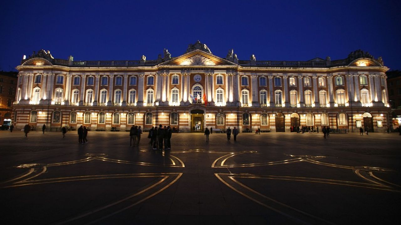 Erigé dès 1737 dans le bâtiment même de l'Hôtel de ville, le Théâtre du Capitole est une institution dans la ville du bel canto reconnue à l'international.