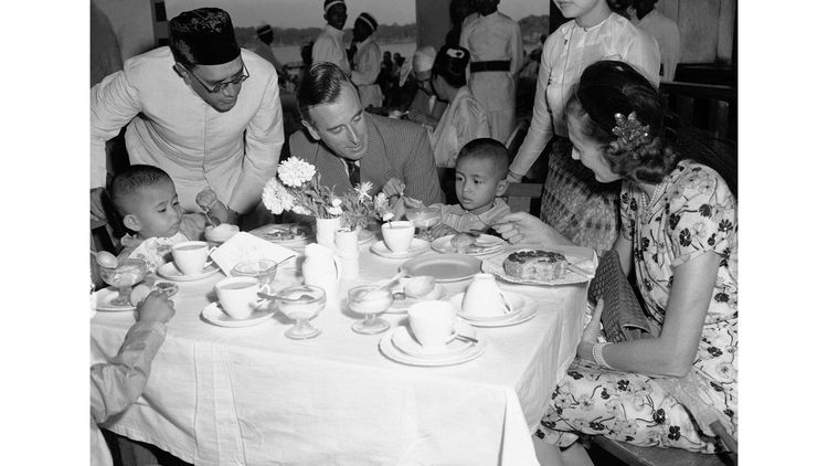 1948 : Lord Mountbatten protecteur de la petite orpheline Aung San Suu Kyi