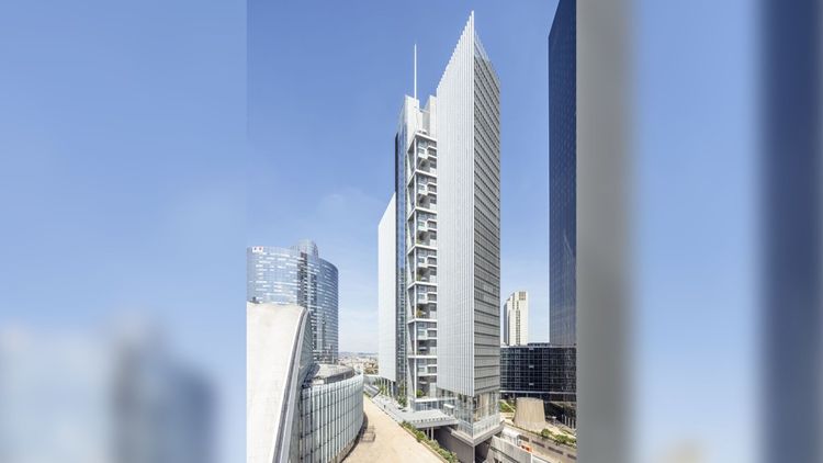 La tour Trinity, dans le quartier d'affaires de La Défense, à Courbevoie, un modèle d'immeuble de bureaux dernière génération. Elle a été dessinée par l'agence d'architecture Cro&Co Architecture, dirigée par l'architecte Jean-Luc Crochon. Son développeur et promoteur est Unibail-Rodamco-Westfield.