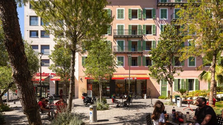 6.000 mètres carrés de surface commerciale font partie de l'écoquartier du Ray au nord de Nice. Un Carrefour Market s'y est installé.
