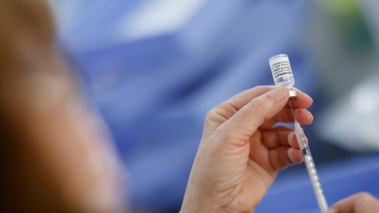 Une troisième dose de vaccin Pfizer fournit un niveau d'anticorps neutralisants contre Omicron similaire à celui observé après deux doses pour les autres variants.