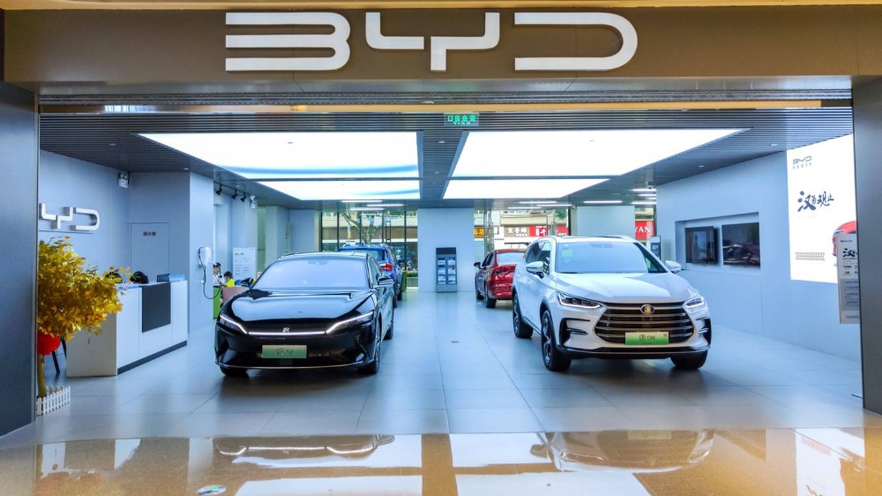 En Chine, premier marché automobile au monde, une voiture vendue sur cinq est désormais une voiture électrique.