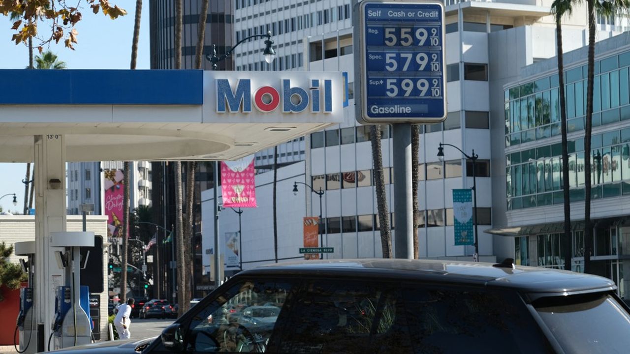 Le prix des carburants a bondi de 58,1 % sur un an, selon le BLS.
