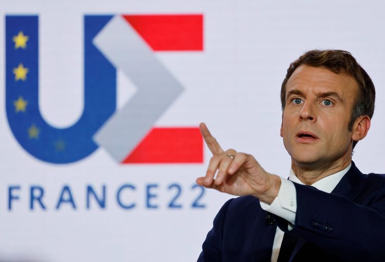 Lors de sa conférence de presse sur la future présidence française du Conseil de l'UE, Emmanuel Macron a affirmé que « peut-être que la politique de la France changera » après la présidentielle, mais « à coup sûr, la France restera la France, en tout cas je ferai tout pour ».