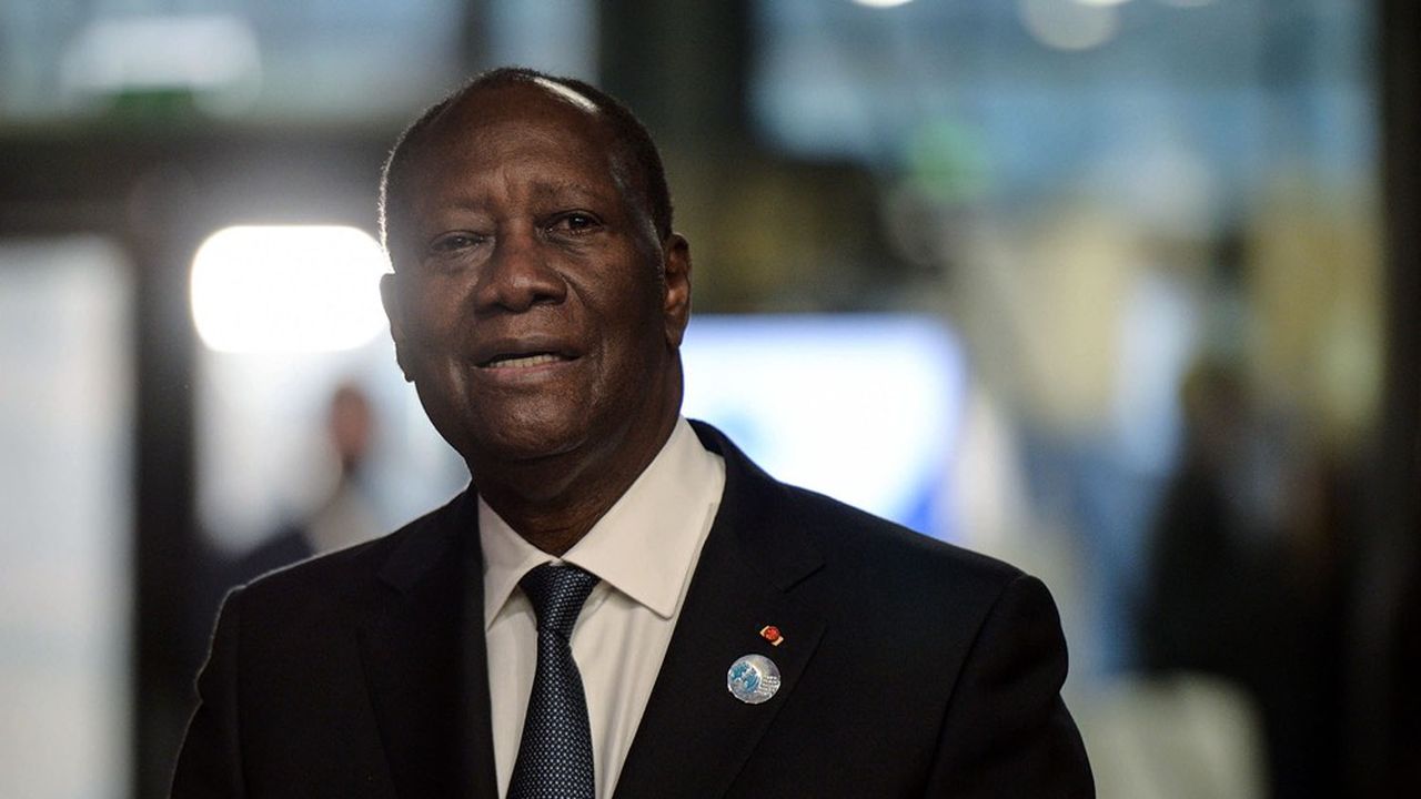 Le président ivoirien Alassane Ouattara annonce que l'exploitation par Eni va commencer dans les prochains mois.