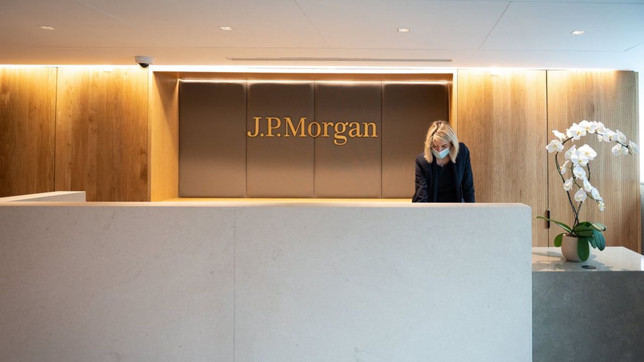 A Paris, le renforcement des équipes des banques américaines comme JP Morgan, dans la foulée du Brexit, tend un peu plus le marché du travail.