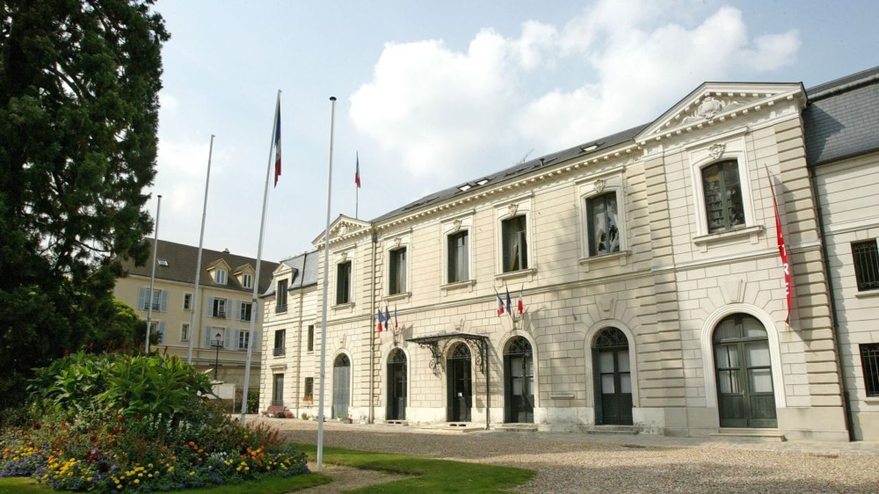 Marie-Dominique Parisot a remporté l'élection organisée suite à une situation conflictuelle au sein du conseil municipal de Louveciennes.