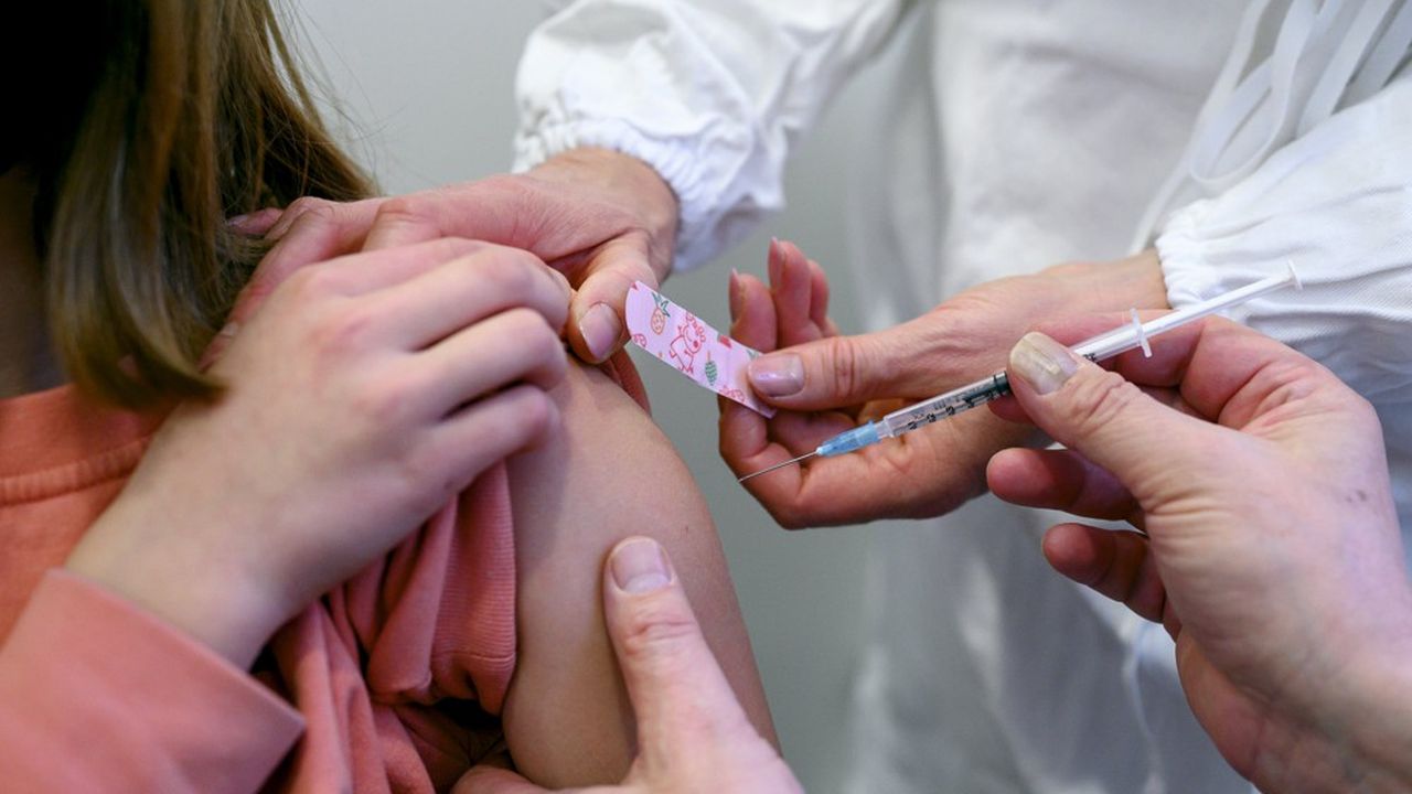 L'Institut Pasteur estime que 70 % des 5-11 ans devront être vaccinés pour que les bénéfices soient optimaux.