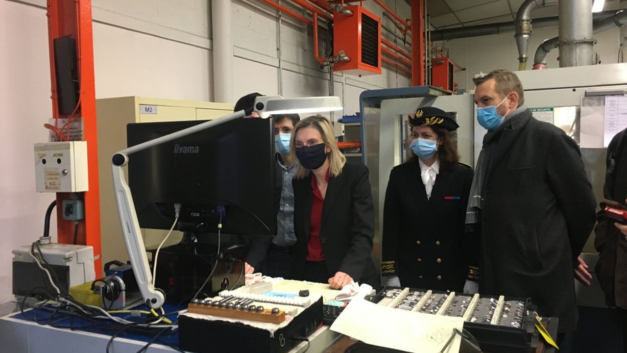 Agnès Pannier-Runacher, ministre déléguée chargée de l'Industrie, a visité vendredi 17 décembre à Fontenay-sous-Bois (Val-de-Marne) l'entreprise Magafor, spécialisée dans la fabrication d'outils coupants de précision.