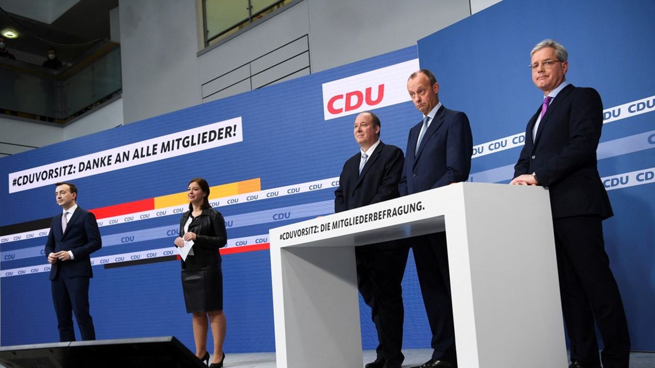 Friedrich Merz (au centre) devra affronter, en mars puis en mai, trois élections régionales clés pour la CDU. REUTERS/Annegret Hilse