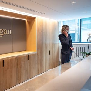 Outre le versement de pénalités, JP Morgan devra aussi recruter un consultant pour améliorer ses procédures de conformité.