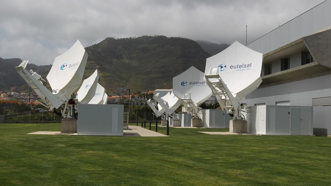 Créé en 1977 et basé à Paris, Eutelsat diffuse environ 7.000 chaînes. Le groupe est convoité par Patrick Drahi, le patron propriétaire d'Altice.