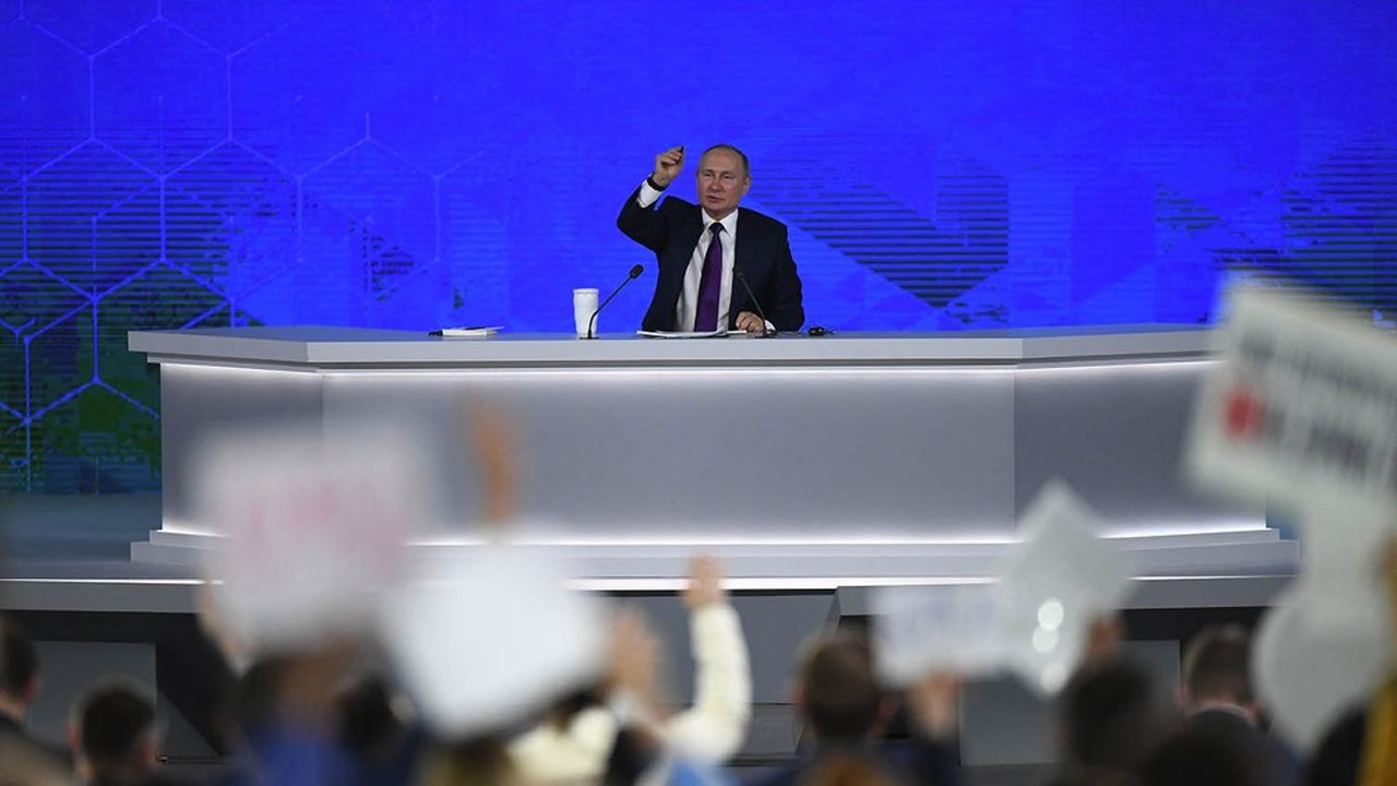 Le président russe, Vladimir Poutine, a tenu jeudi sa longue conférence de presse annuelle dans le hall d'exposition Manezh, dans le centre de Moscou.