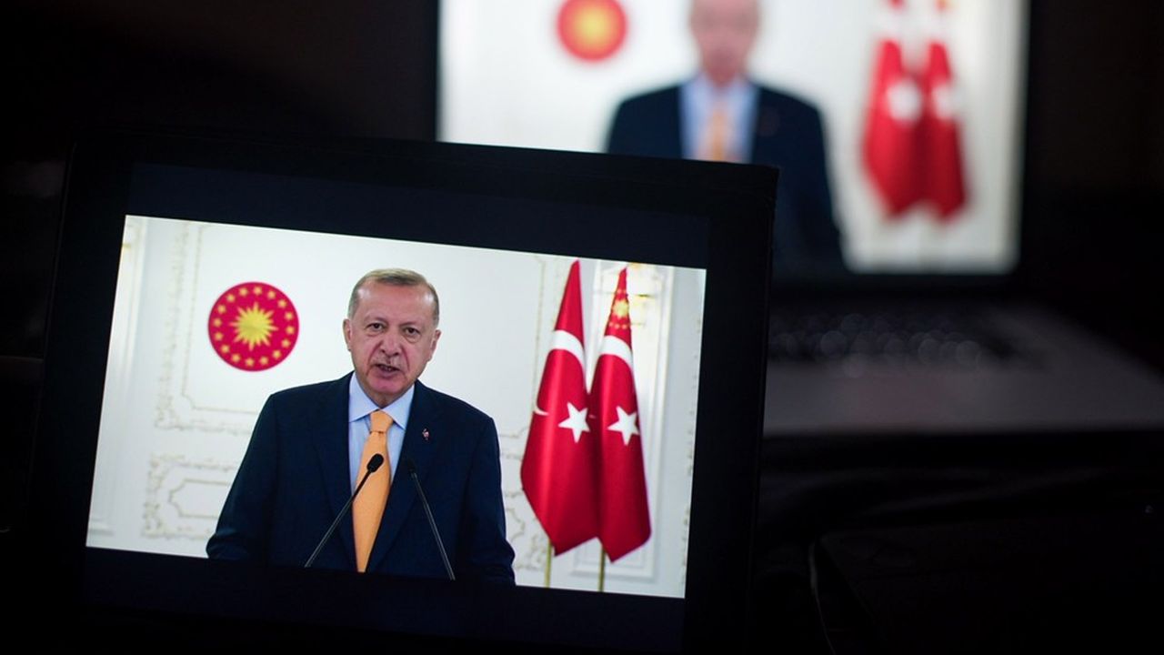 Le président turc, Recep Tayyip Erdogan, fait sous nos yeux la démonstration, mois après mois, d'une catastrophique gestion.