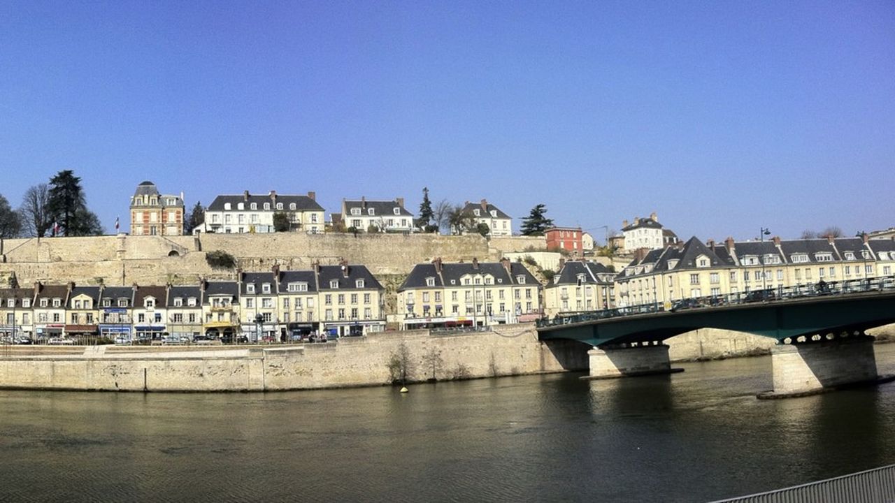 Pontoise fut d'abord un pont sur l'Oise, voie navigable et de transport des marchandises.