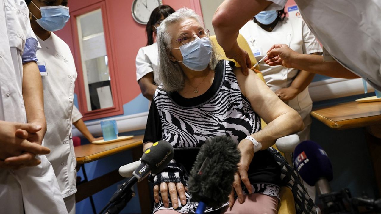 Un an après la première dose de Mauricette, 78 ans, plus de 120 millions de doses de vaccin ont été injectées en France.