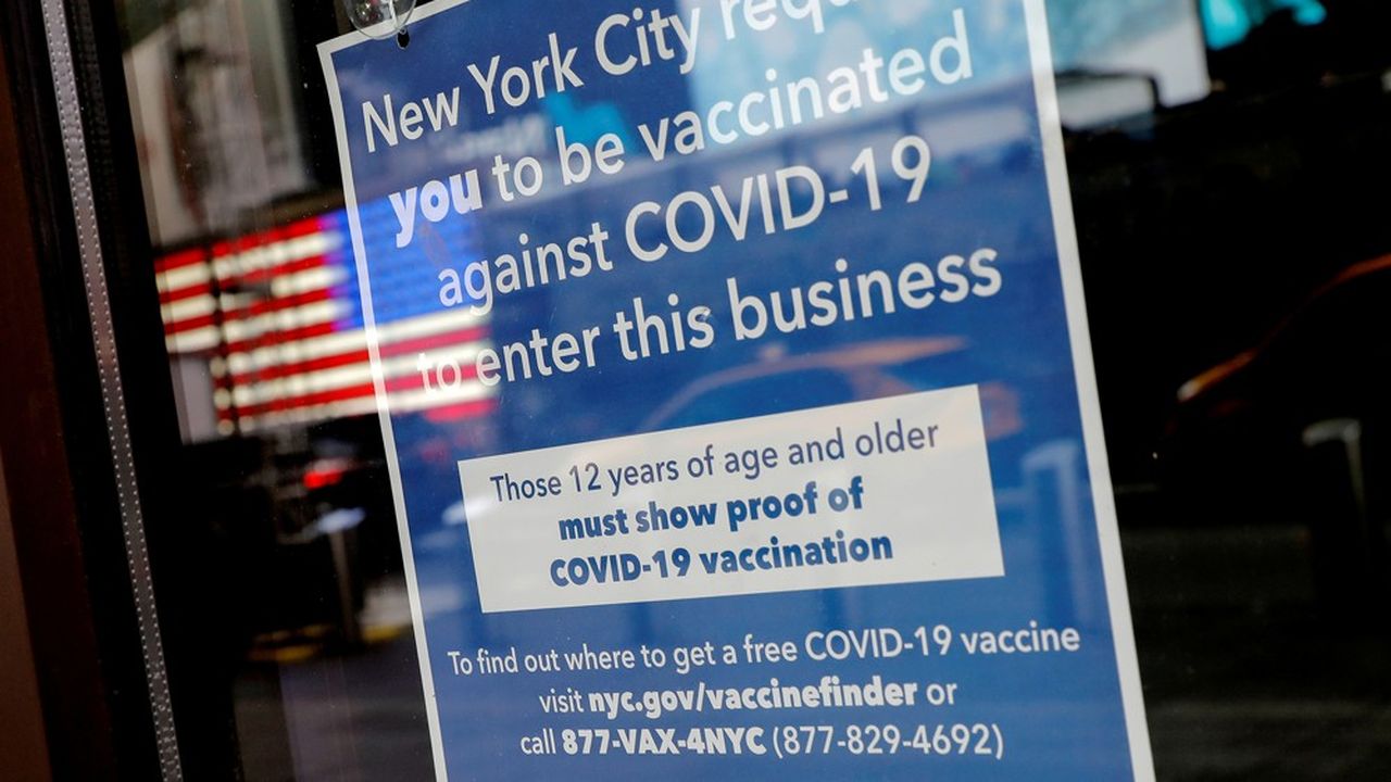 A New York, les entreprises doivent désormais exiger de leurs salariés qu'ils soient vaccinés. La mesure doit être appliquée à l'ensemble du pays début janvier.