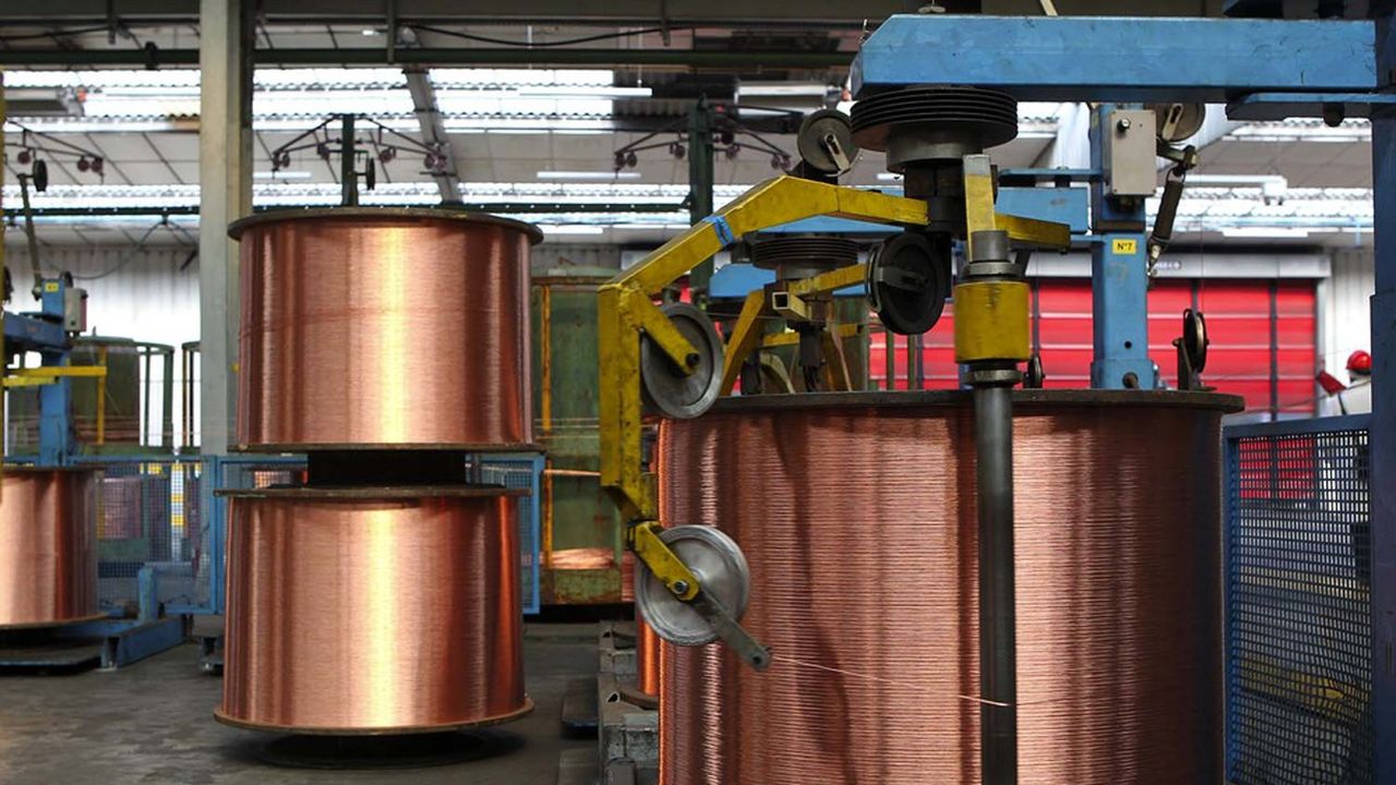 La fonderie de Nexans, à Lens, ne produit pas moins de 700 tonnes de cuivre par jour. Environ un tiers des bottes fabriquées sont destinées à sa propre tréfilerie.