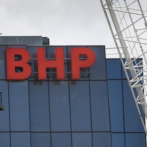 Le plus grand groupe minier au monde BHP a initié la plus grande opération de fusion-acquisition de 2021 avec sa sortie de la Bourse de Londres à 86 milliards de dollars.