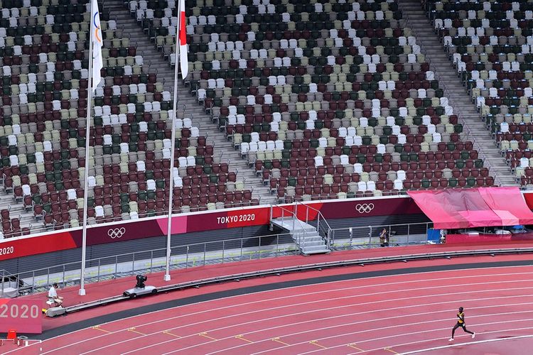 L'athlète ougandais Stephen Kissa pendant la finale masculine de 10.000 mètres au stade olympique de Tokyo, le 30 juillet.
