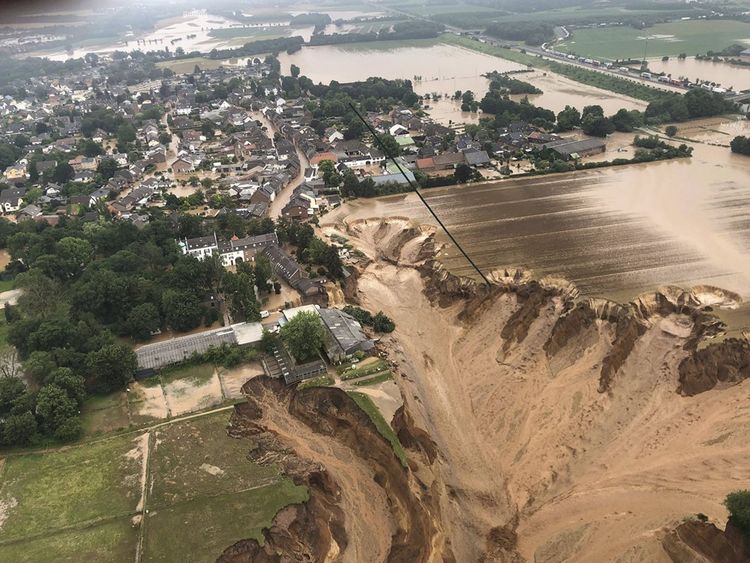 Les inondations ont provoqué un important glissement de terrain à Erftstadt-Blessem, le 15 juillet.