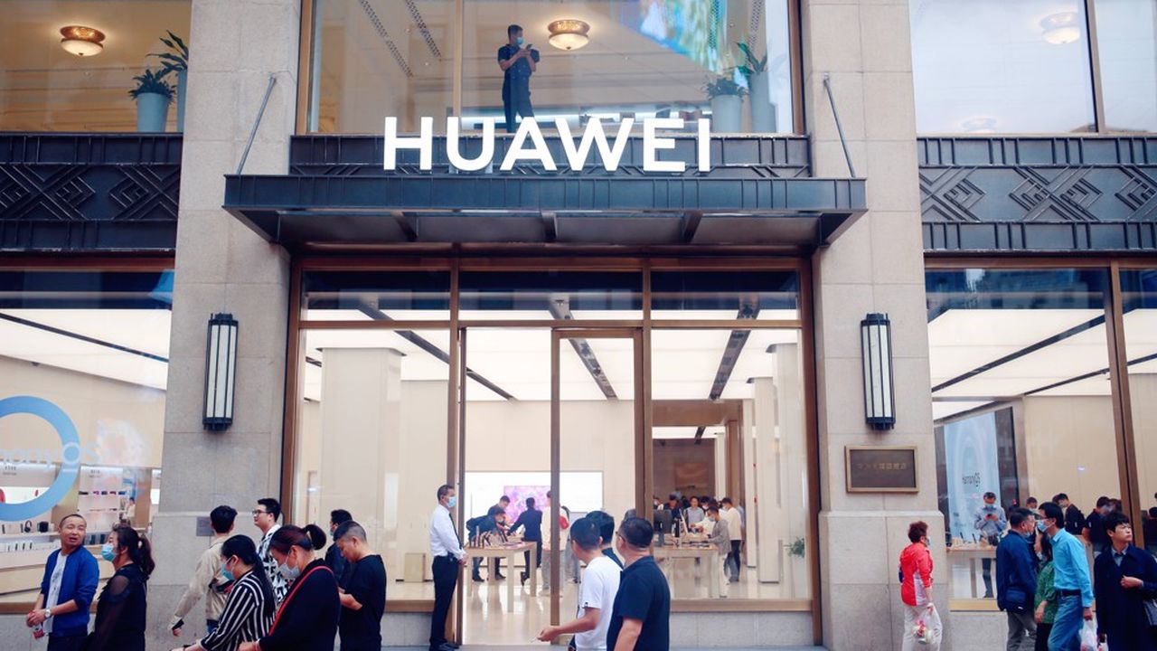 En 2020, Huawei avait vendu pour 891,4 milliards de yuans de biens et services (123 milliards d'euros).