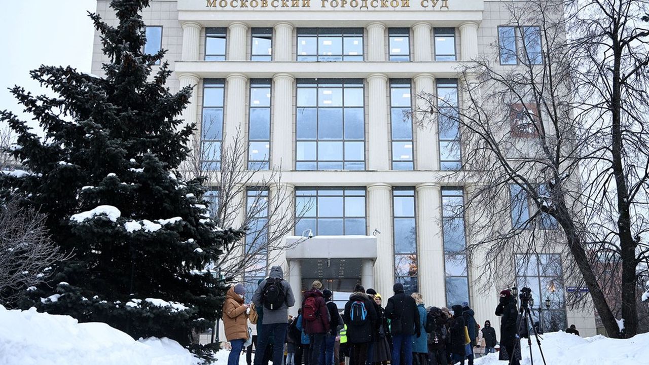 La Cour suprême russe a ordonné la dissolution de Memorial en raison du non-respect d'obligations découlant de son statut « d'agent de l'étranger »