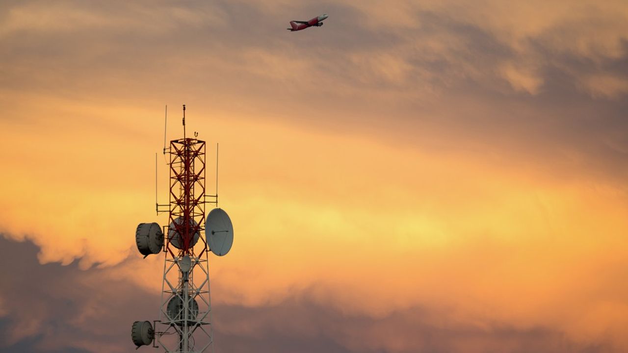 Le gouvernement américain et le patron de la FAA assurent que le service de la bande C de la 5G pourra débuter « comme prévu en janvier, avec certaines exceptions autour de certains aéroports ».
