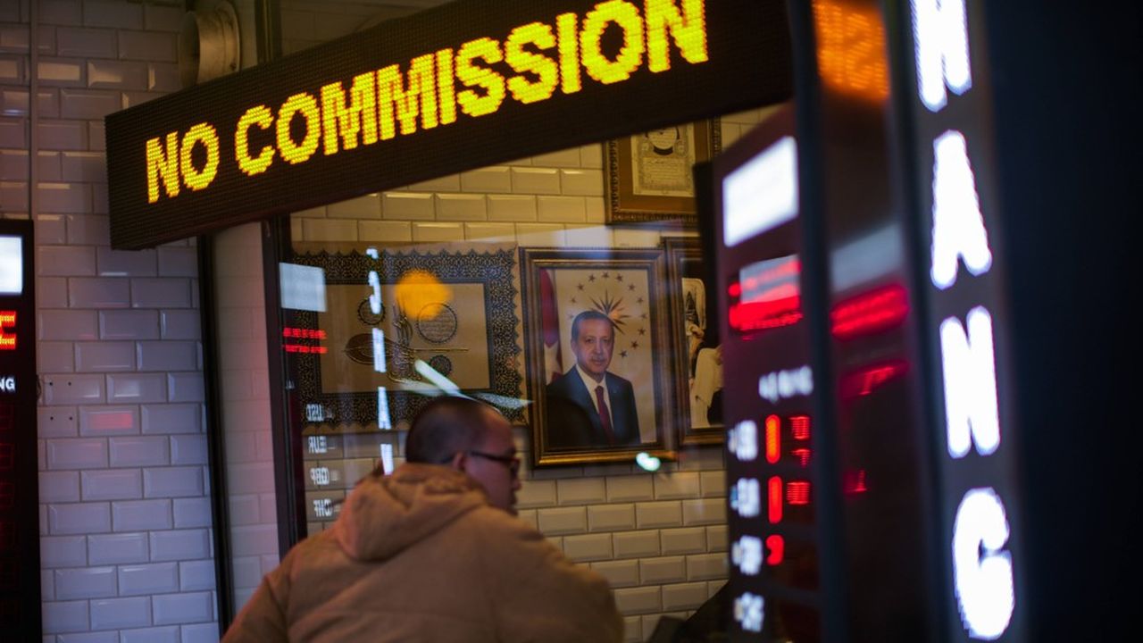 Le président Erdogan refuse pour l'instant de revoir sa politique monétaire.