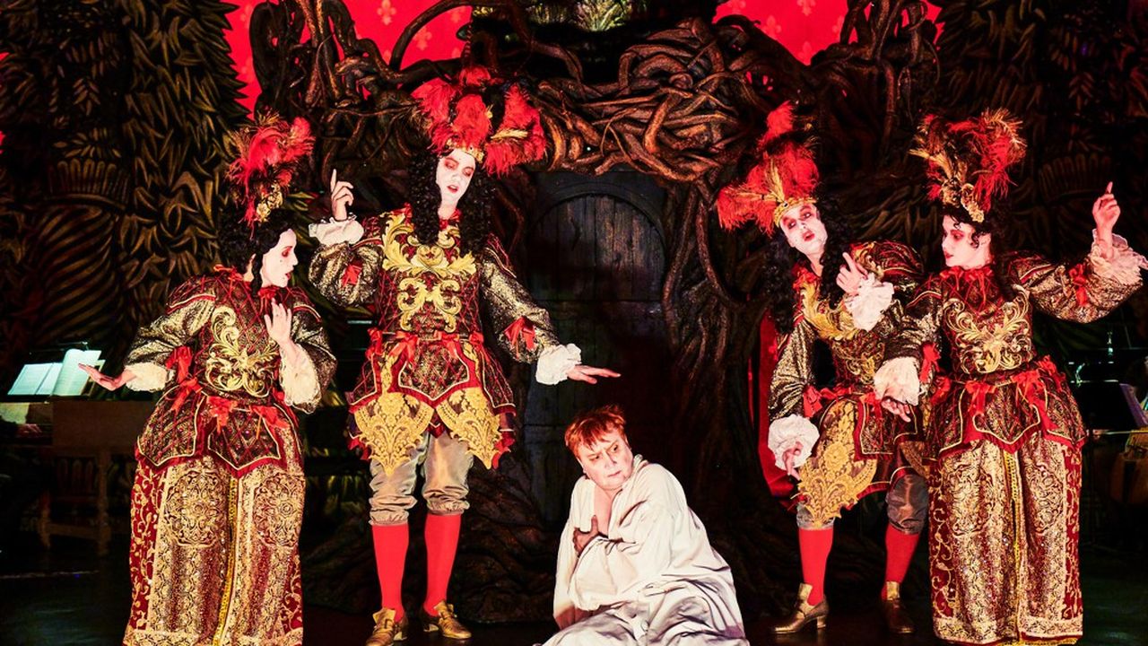 « George Dandin » en mode comédie ballet ultra-baroque, dans les costumes magiques de Christian Lacroix.