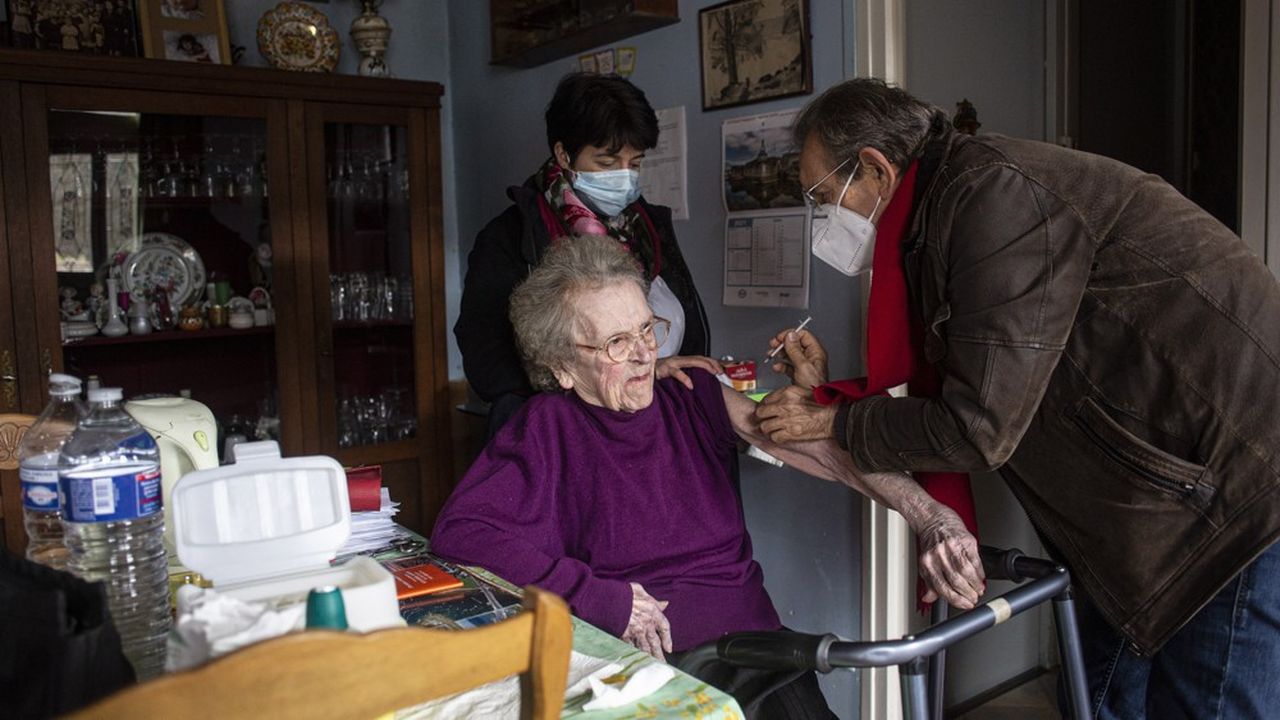 Les opérations « aller vers » permettent d'aller vacciner les patients âgés chez eux ou à proximité.
