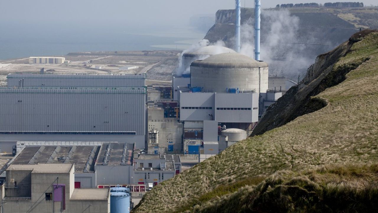 Le site de la centrale nucléaire de Penly (Seine-Maritime) devrait être le premier à accueillir de nouveaux réacteurs nucléaires de type EPR lorsque le lancement de nouveaux chantiers aura été approuvé.