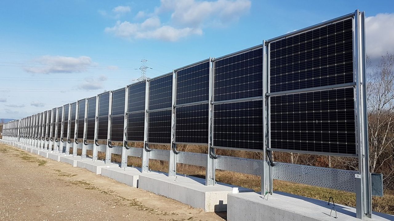 Le premier démonstrateur photovoltaïque linéaire de la Compagnie nationale du Rhône.