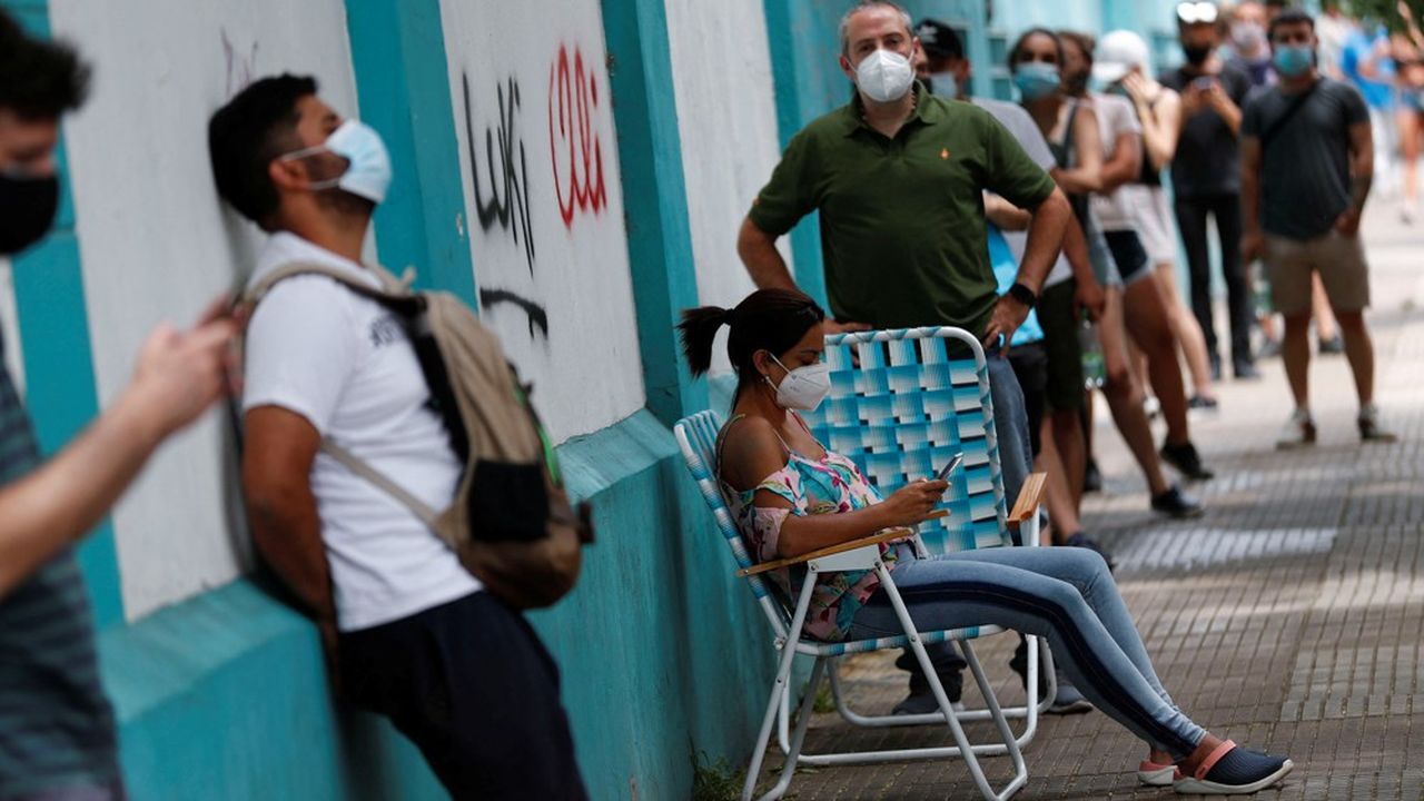 Le nombre de contaminations grimpe en Amérique latine, en particulier en Argentine où le nombre de nouveaux cas a brutalement doublé entre lundi et mardi.
