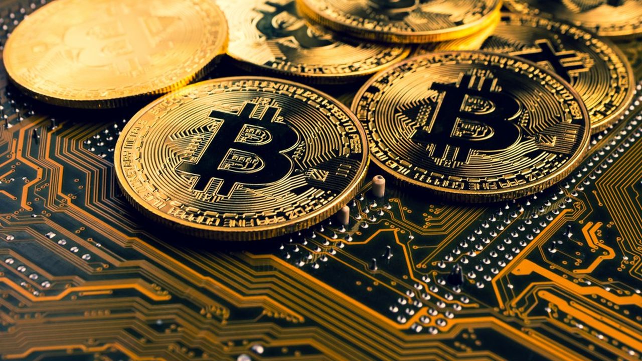 Le bitcoin (42.920 dollars ou 38.000 euros) et les cryptos connaissent un début d'année chaotique, comparable à janvier 2021.